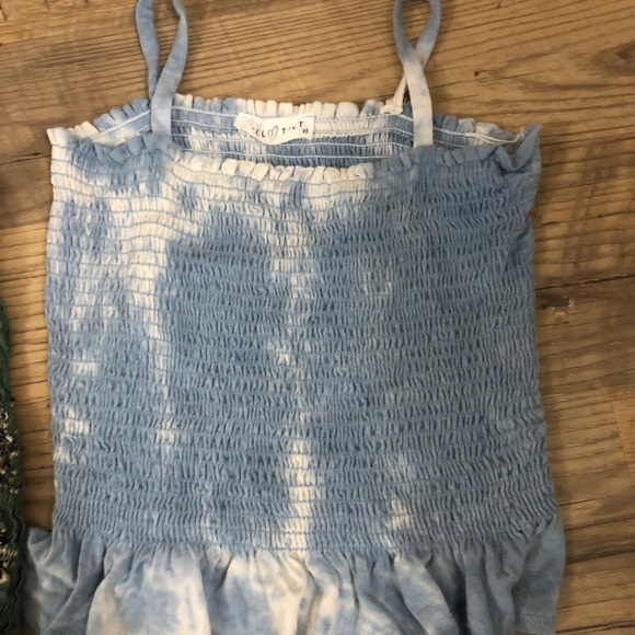 Three tank tops - Picture 4 of 4